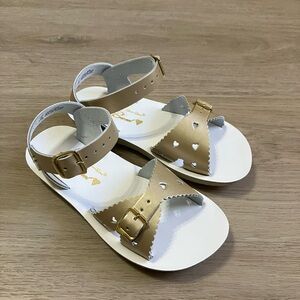 Salt water sweetheart gold heart leather Sandals child Size 11C
